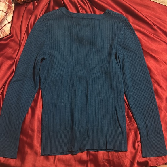 hasn’t been worn - Picture 2 of 3